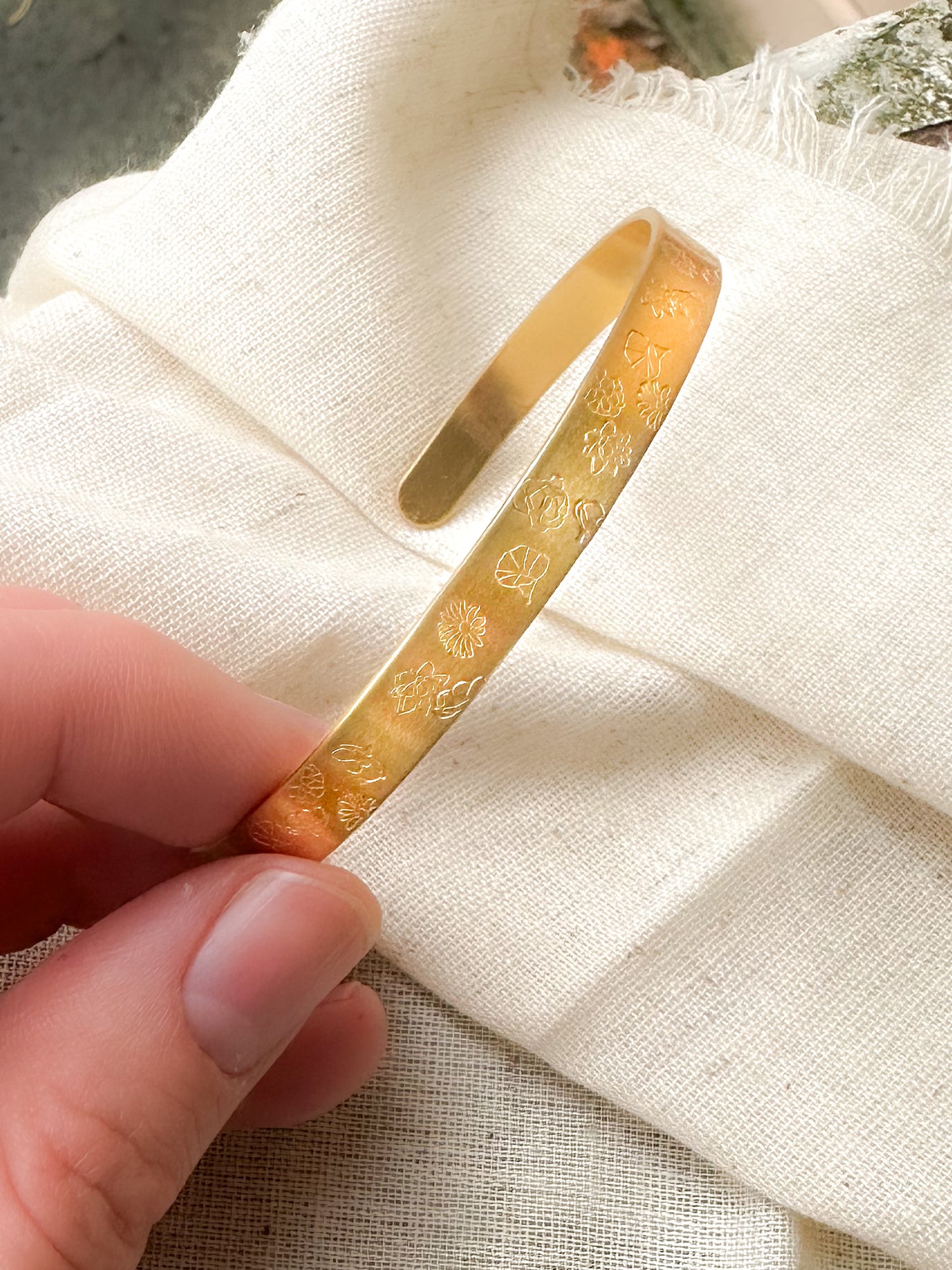 Family birth flower cuff