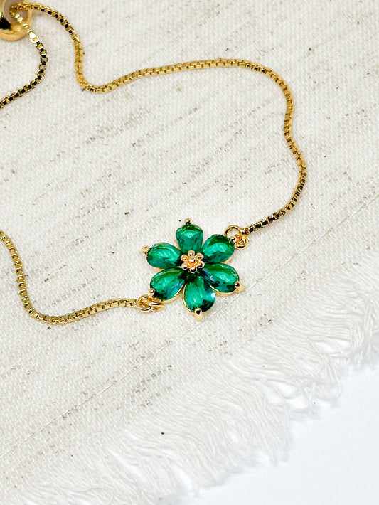 Dark green flower bracelet in gold
