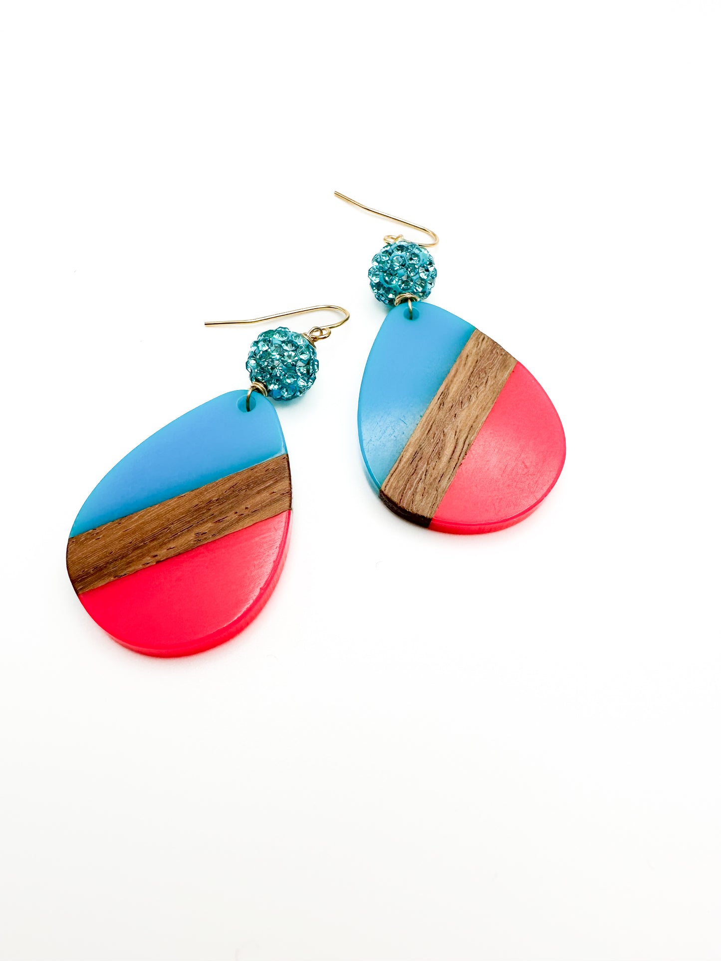 Wood and resin earrings, pink