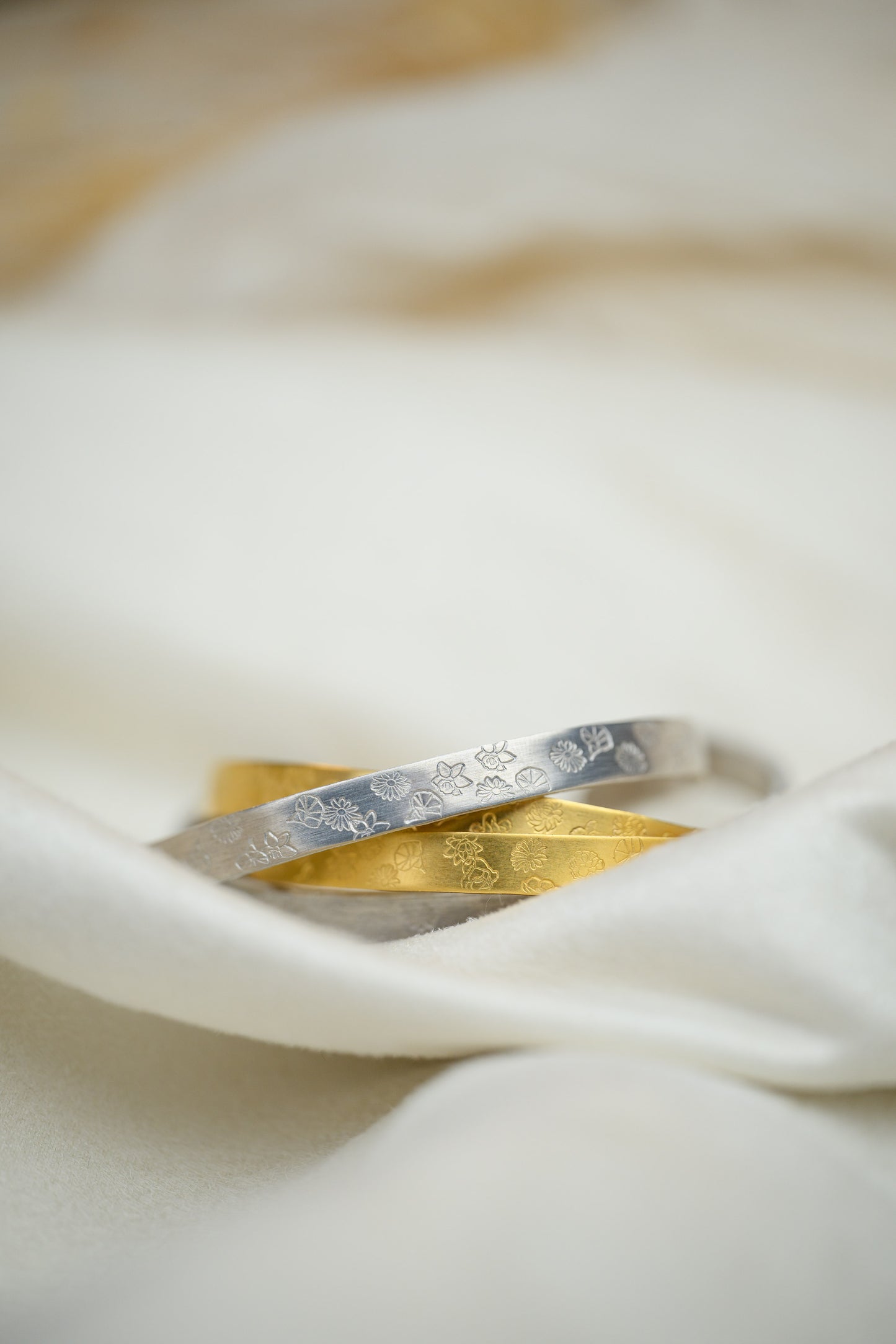 Family birth flower cuff