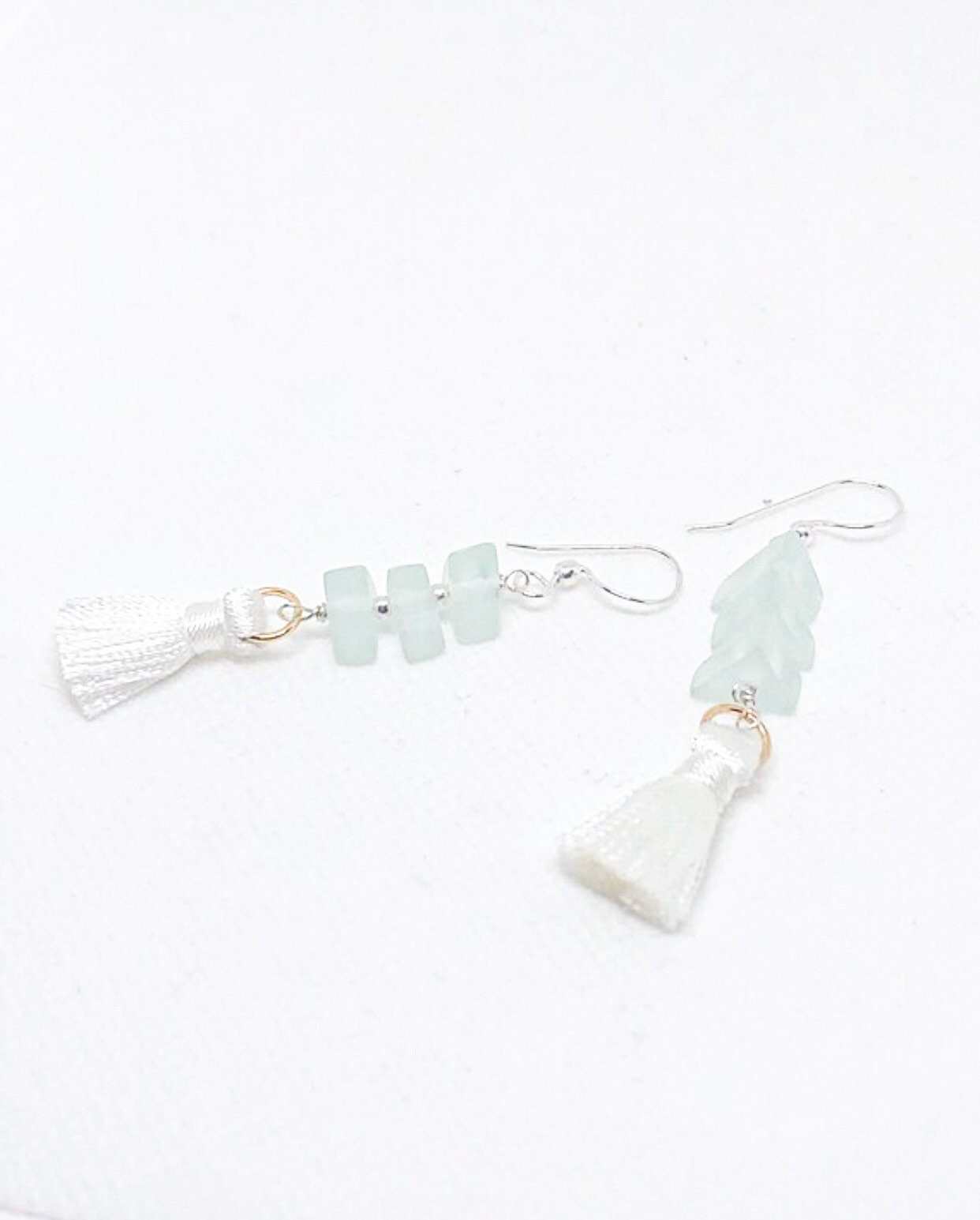 Resin earrings with white tassel