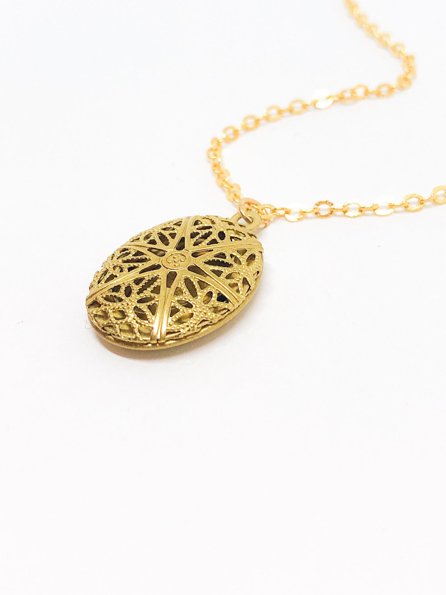 Antique gold locket pendant necklace