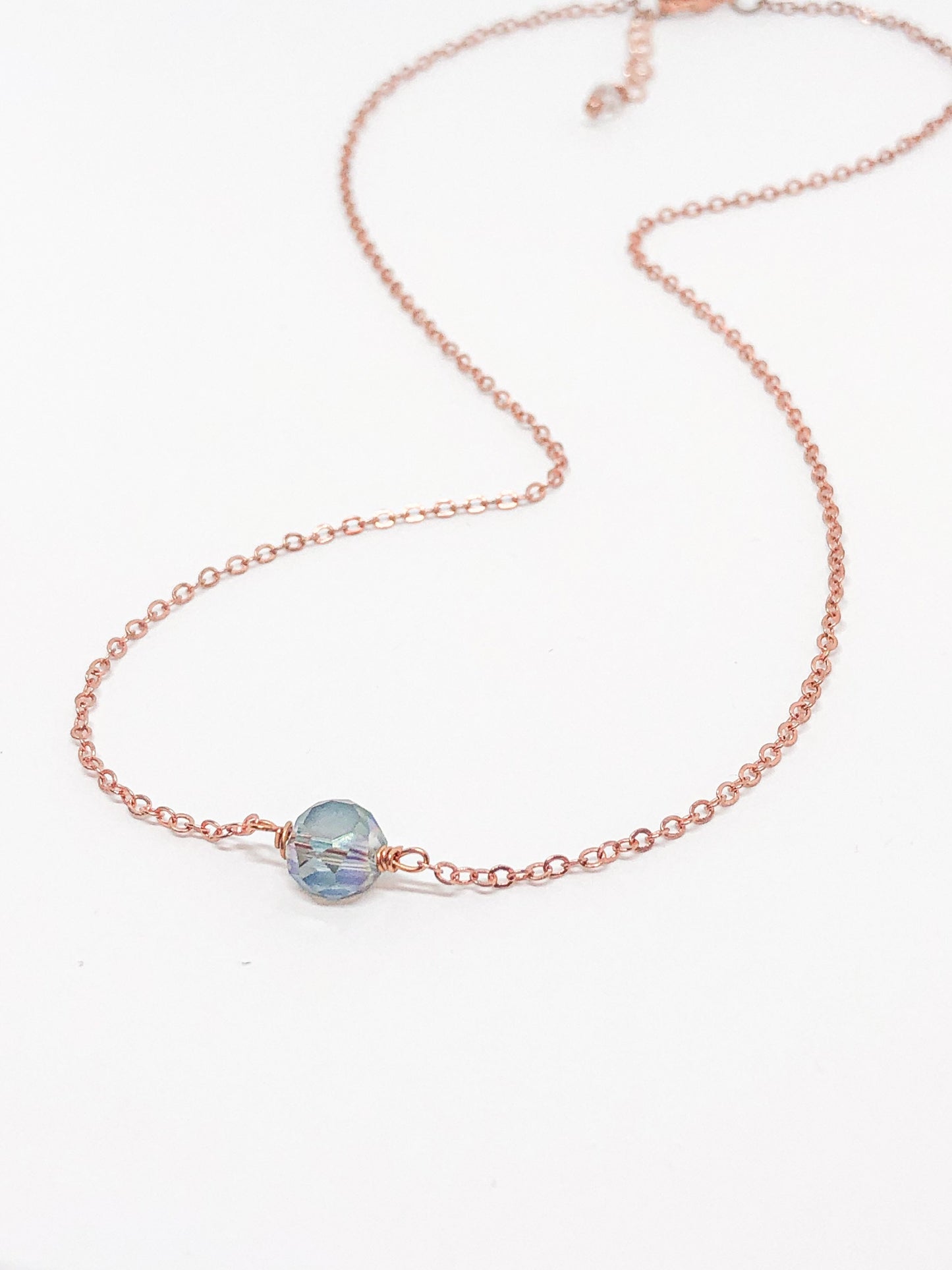 Glass bead pendant with rose gold chain