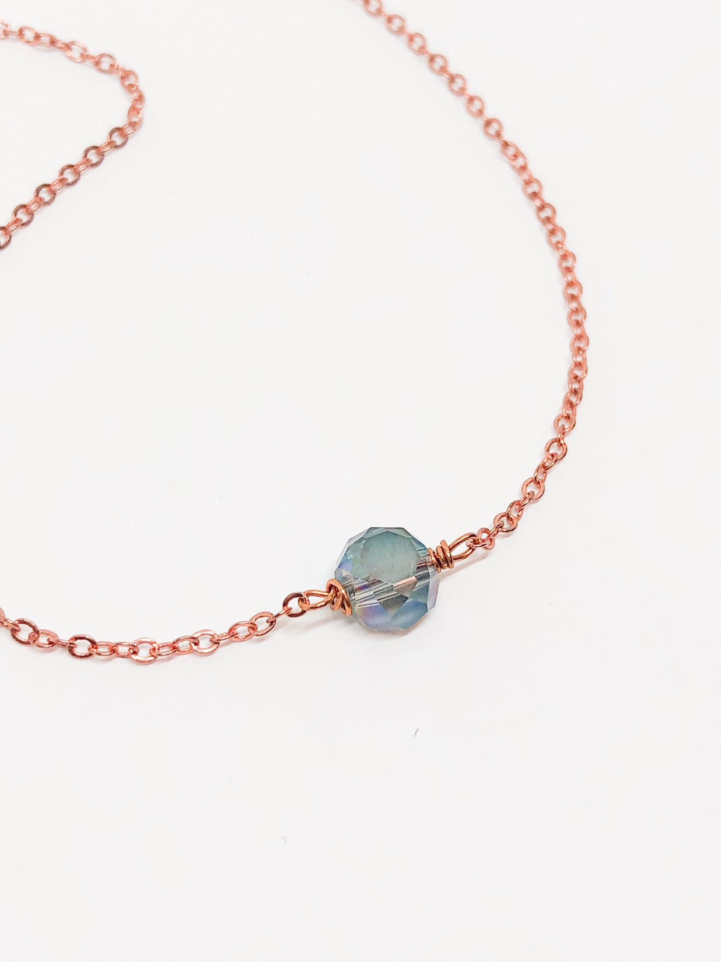 Glass bead pendant with rose gold chain