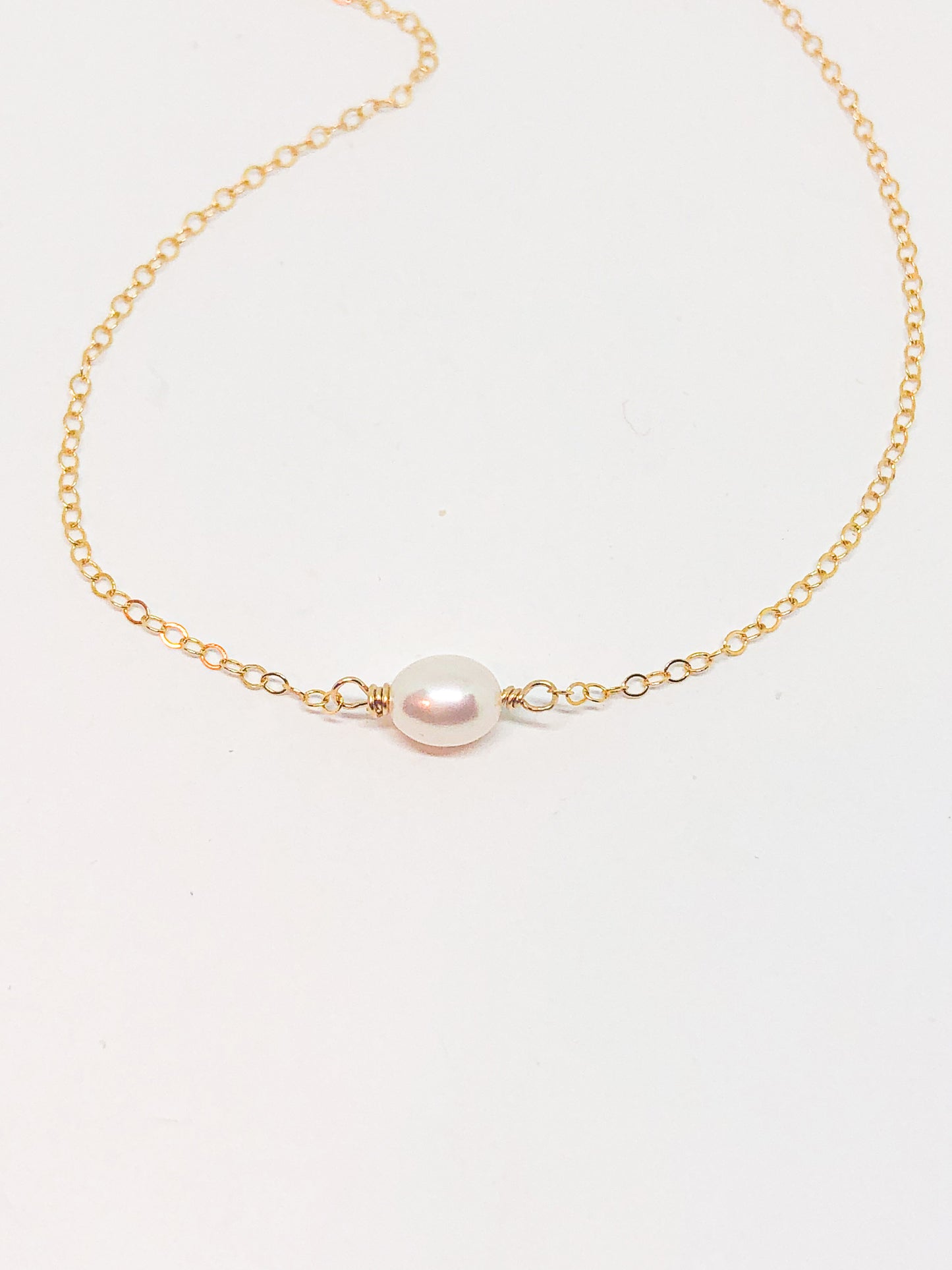 Pearl necklace in gold