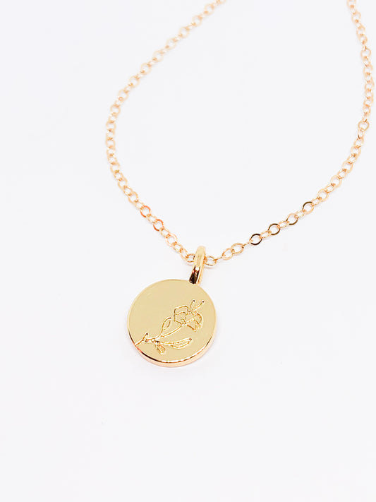 Gold flower pendant necklace