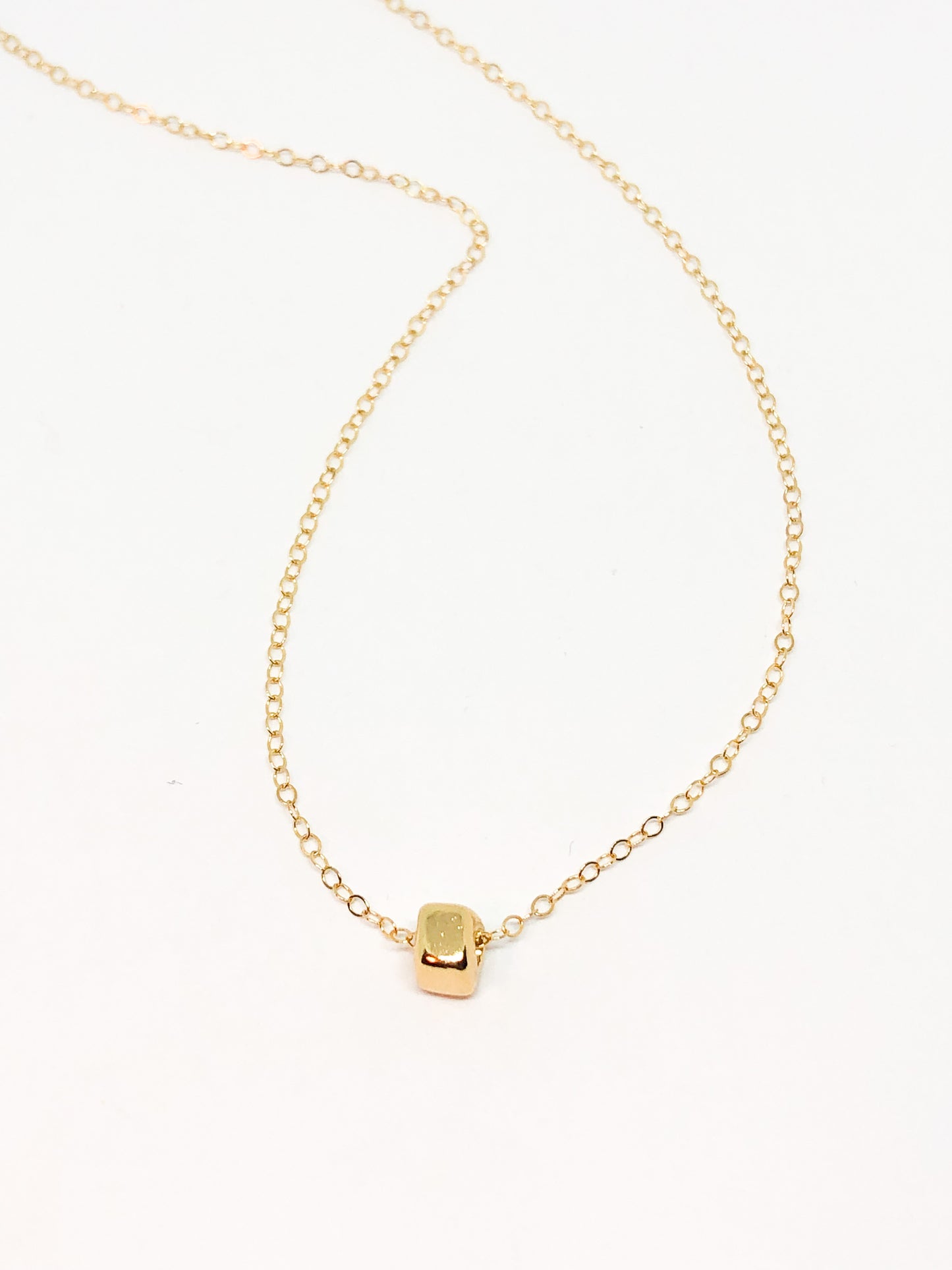 Dainty necklace in gold