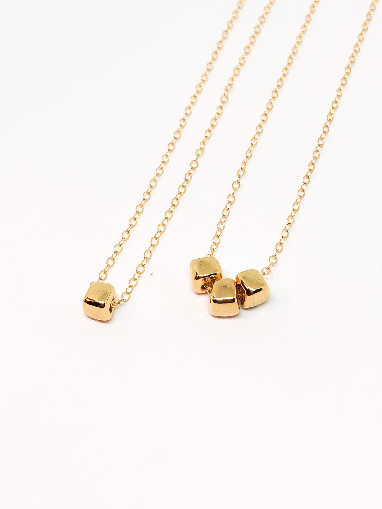 Dainty necklace in gold