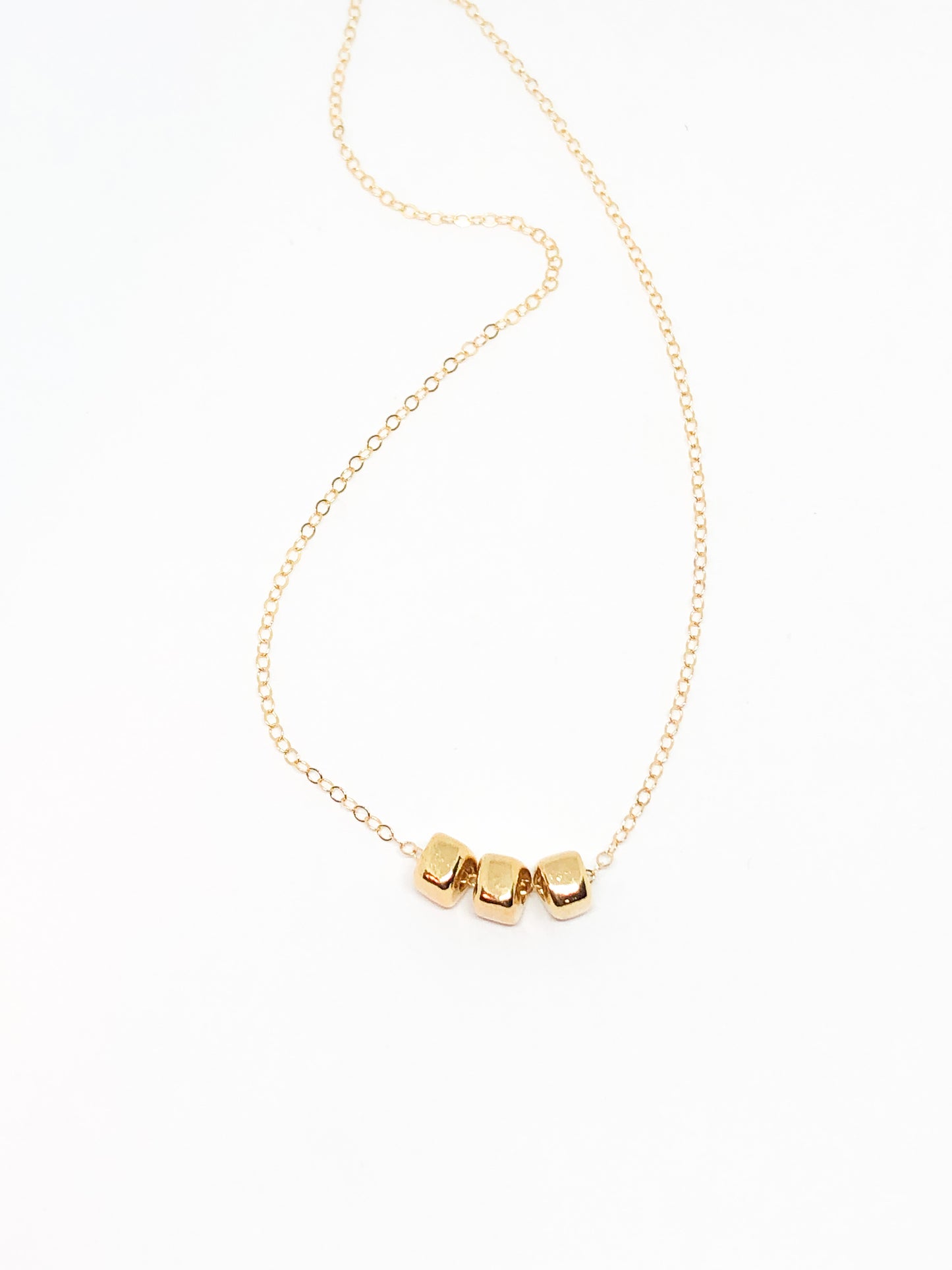 Dainty necklace in gold