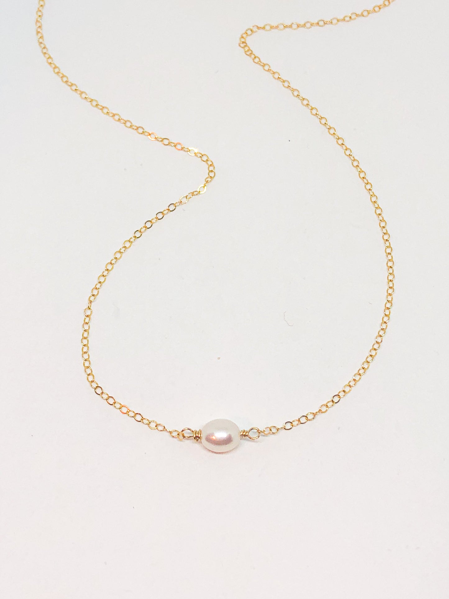 Pearl necklace in gold