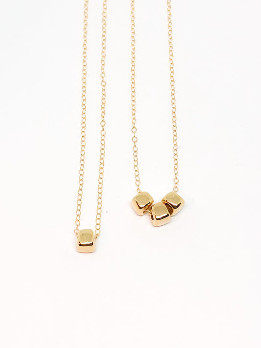 Dainty necklace in gold