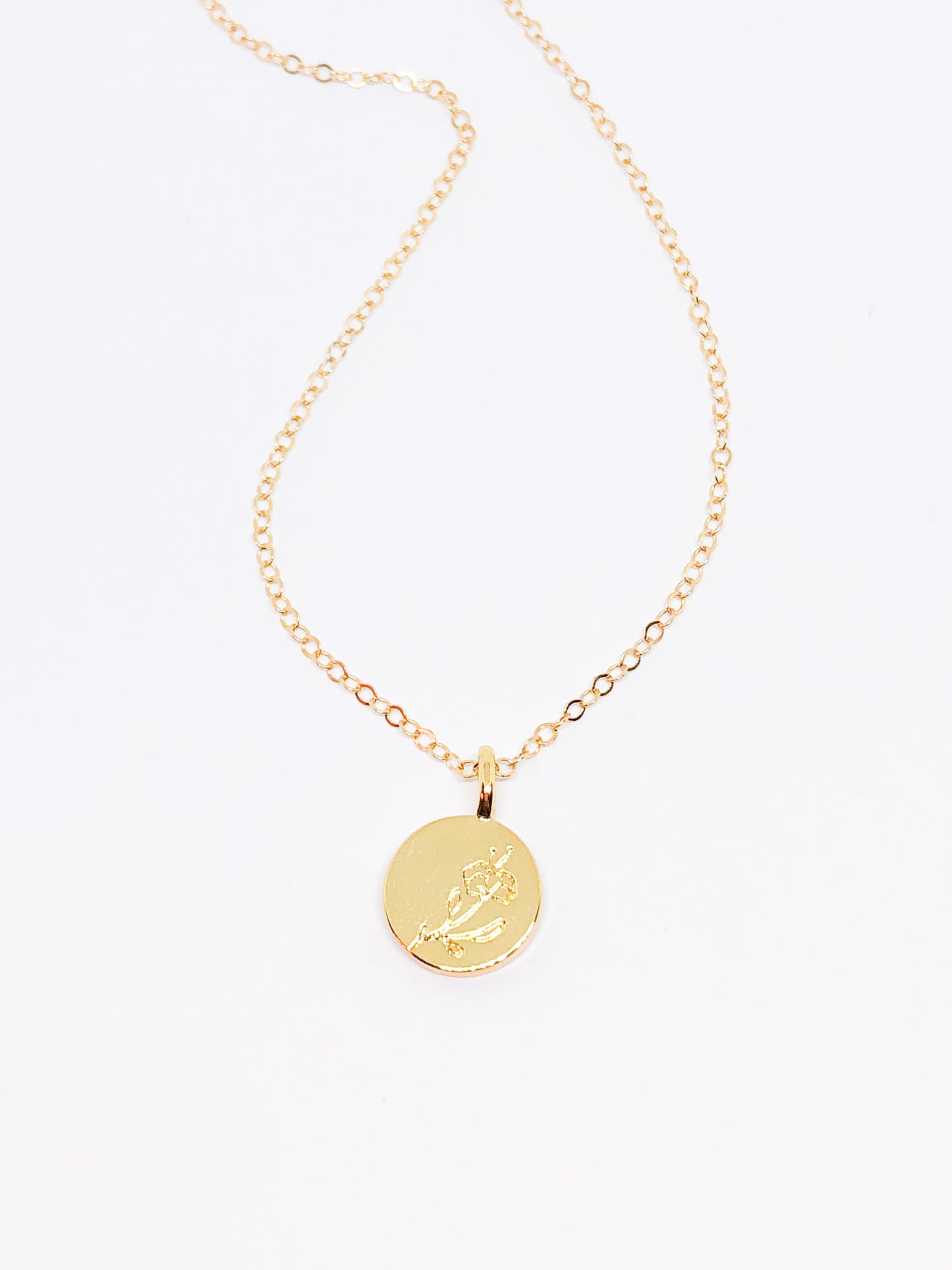 Gold flower pendant necklace