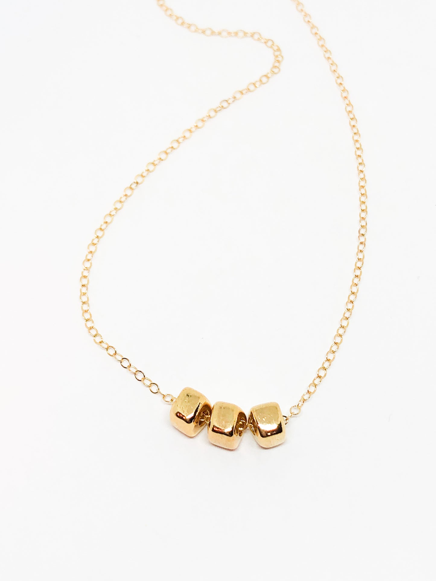 Dainty gold necklace