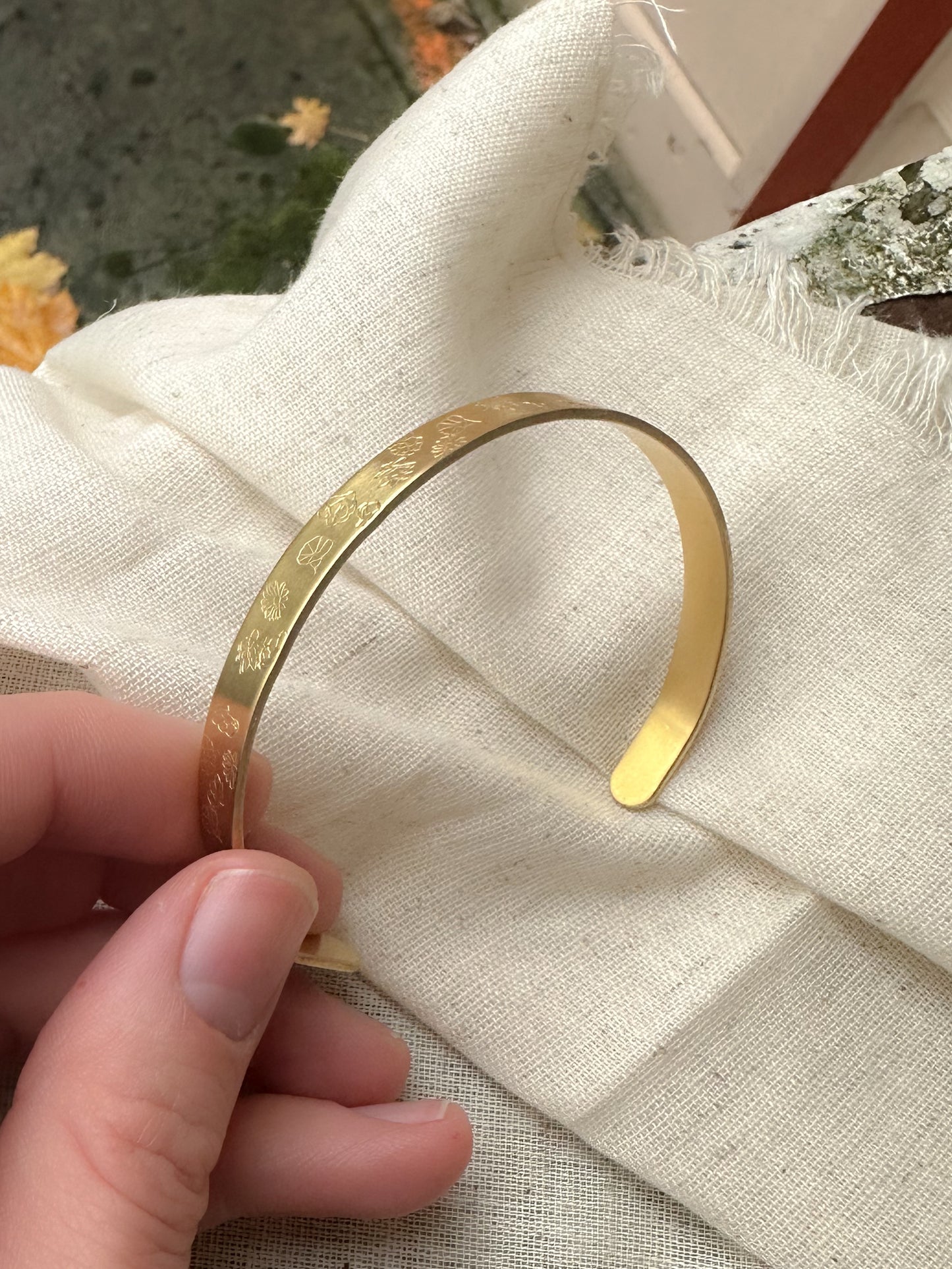 Family birth flower cuff