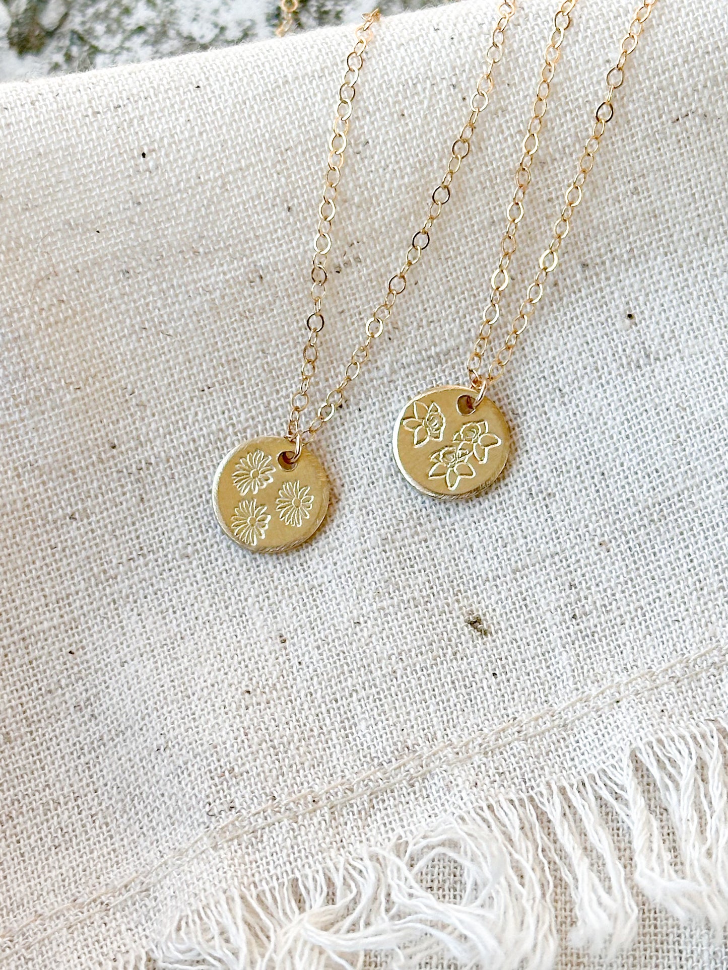 Family birth flower circle necklace