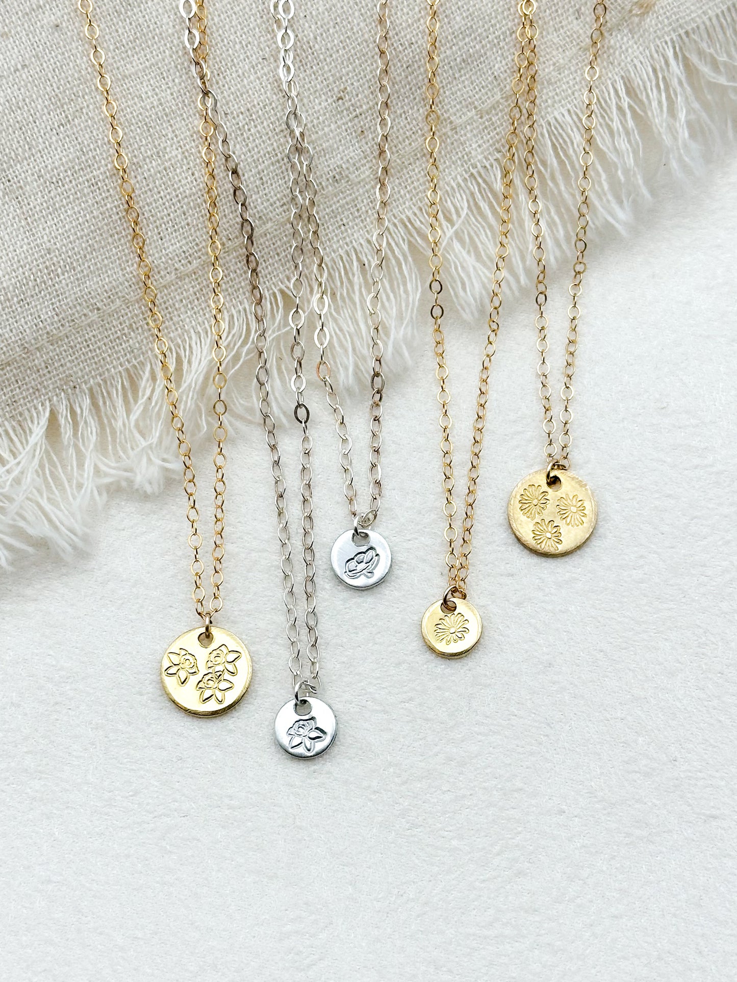 Family birth flower circle necklace