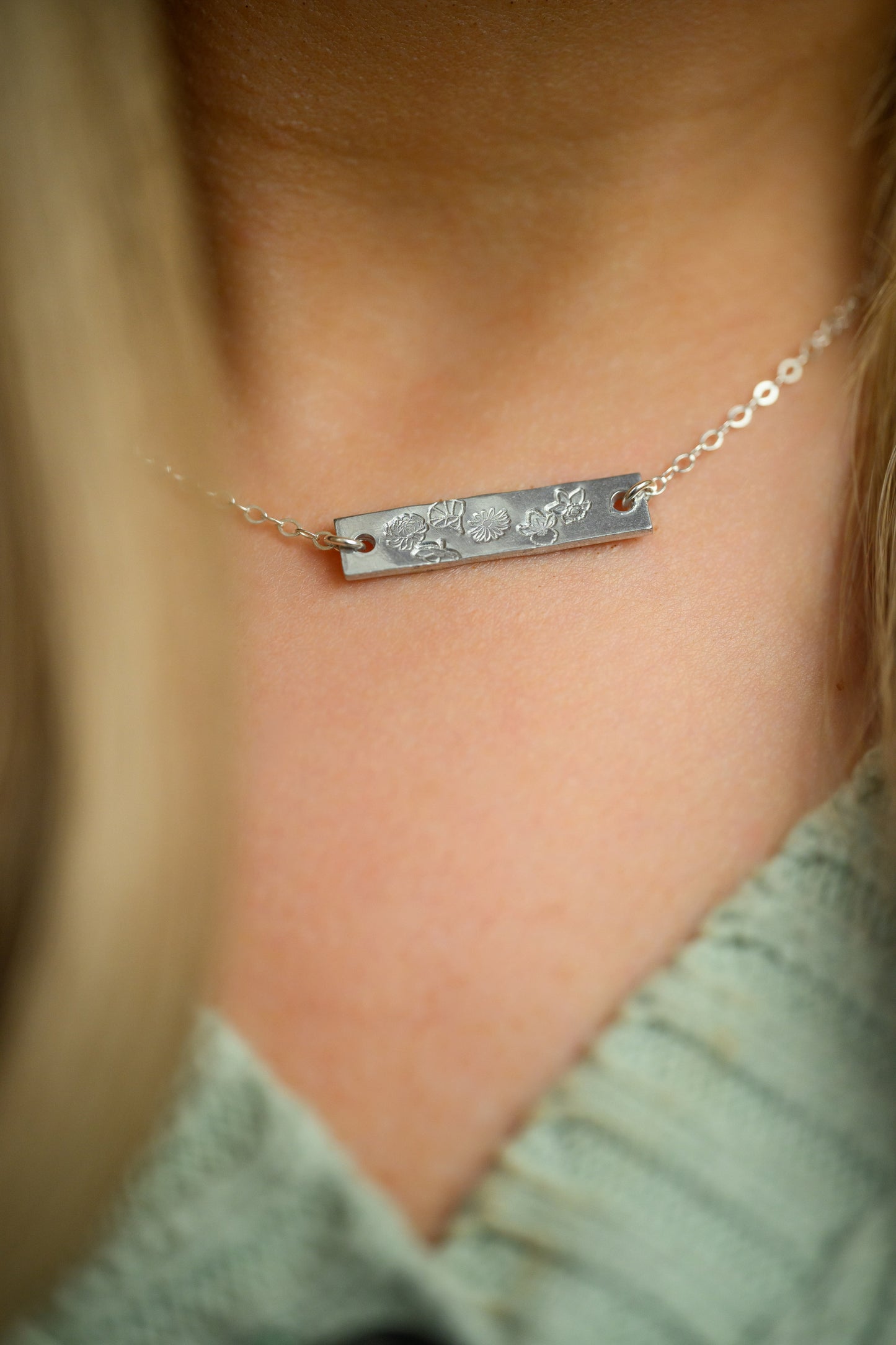 Family birth flower bar necklace